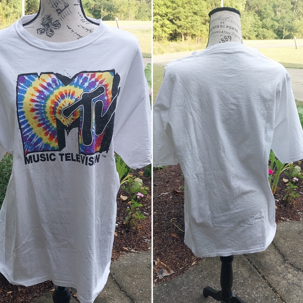 MTV WHITE TYE DYE LOGI GRAPHIC TSHIRT/L